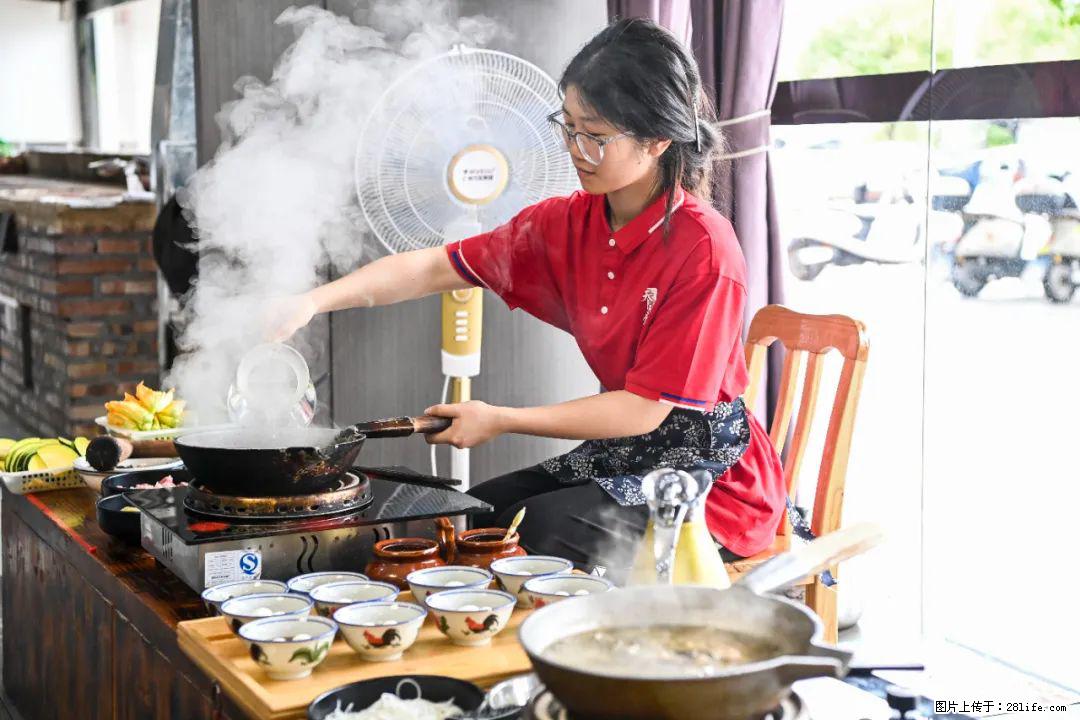 全网追的“扁担女孩”，找了一份暑假工，时薪12元 - 南通生活资讯 - 南通28生活网 nt.28life.net